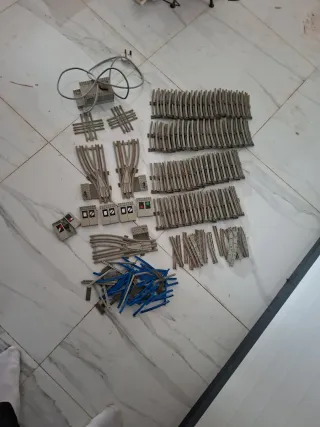 Vías de tren Lego antiguas con fuente