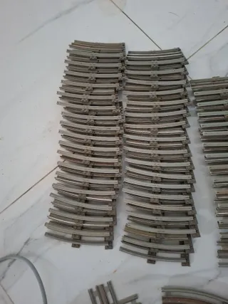 Vías de tren Lego antiguas con fuente