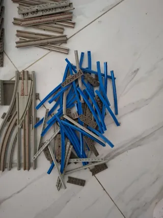 Vías de tren Lego antiguas con fuente