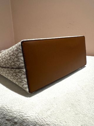 Michael Kors Jet Set Travel MD Tote Bag