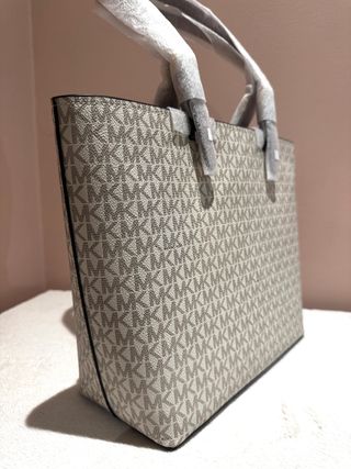 Michael Kors Jet Set Travel MD Tote Bag