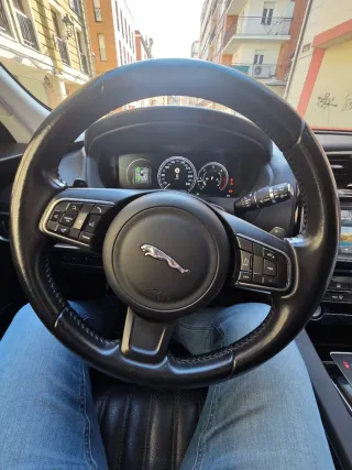 Jaguar F-Pace 2016