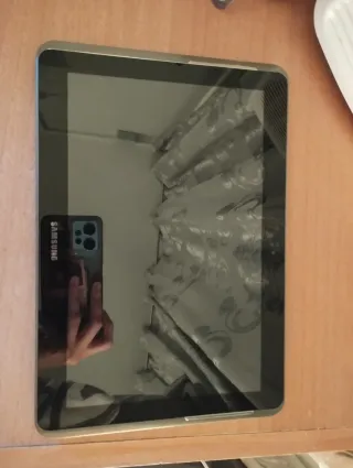 Samsung Galaxy Tab 2 con un cargador incluido