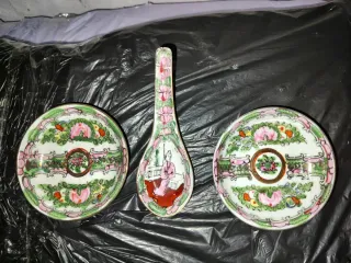 Cerámica de Macao. Cuchara y cuencos decorados