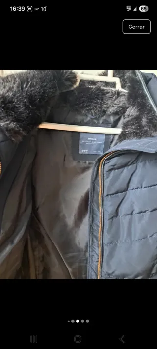 Plumifero negro con cuello de pelo