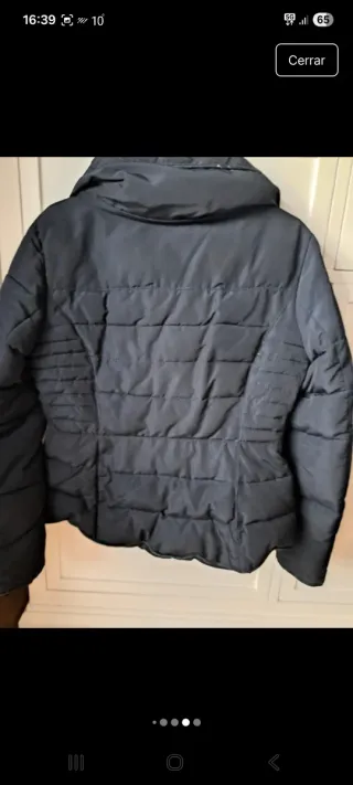 Plumifero negro con cuello de pelo