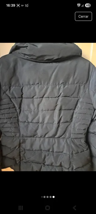 Plumifero negro con cuello de pelo