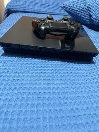 PS4 Negra con Mando Incluye cable AC y HDMI
