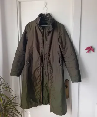 Abrigo impermeable verde Zara