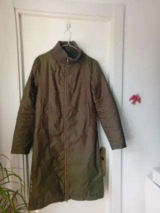 Abrigo impermeable verde Zara