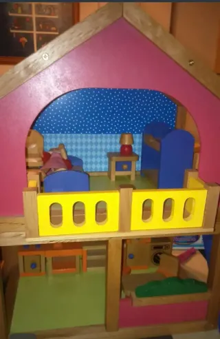 Casita de muñecas de madera