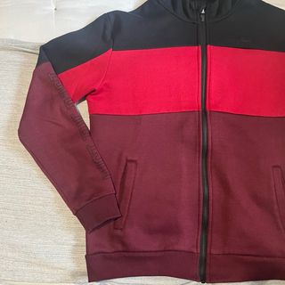 Sudadera deportiva con cremallera
