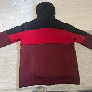Sudadera deportiva con cremallera
