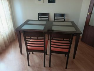 Mesa comedor y 4 sillas