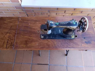 Máquina de coser Singer antigua