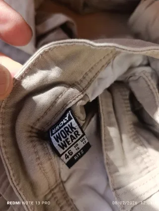 Pantalones chinos beige y grises a 3 euros cada un