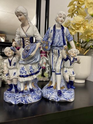 Figuras de porcelana familia azul y blanco