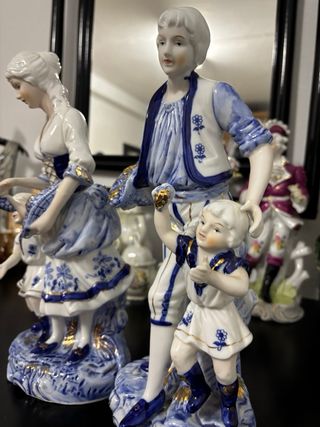 Figuras de porcelana familia azul y blanco