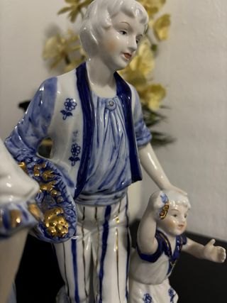 Figuras de porcelana familia azul y blanco