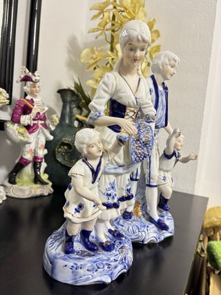 Figuras de porcelana familia azul y blanco