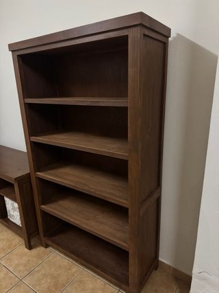 Estantería de madera