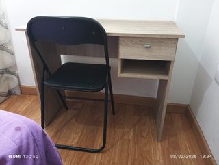 Escritorio con cajón y hueco