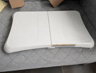 Nintendo Wii + Balance Board + Mandos