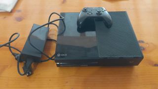Xbox One Negra con Mando