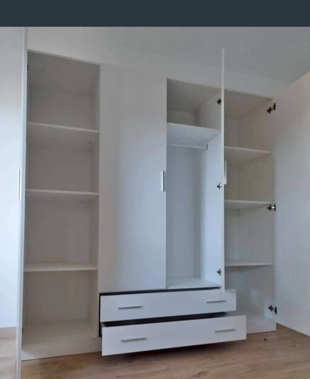 Armario blanco de madera