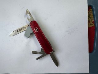 Navaja Victorinox Roja Transparente con linterna