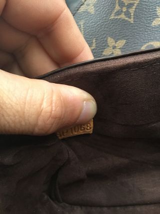 Borsa Louis Vuitton marrone con dettagli oro