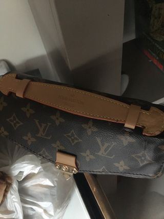 Borsa Louis Vuitton marrone con dettagli oro