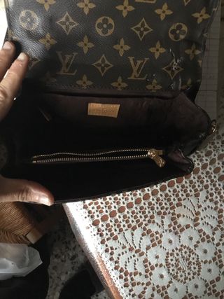 Borsa Louis Vuitton marrone con dettagli oro