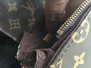Borsa Louis Vuitton marrone con dettagli oro