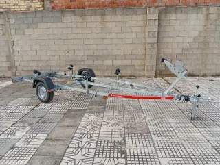 Remolque náutico para embarcaciones