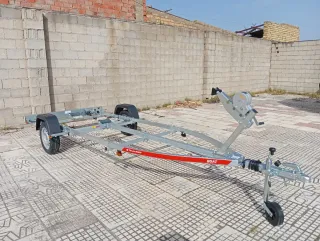 Remolque náutico para embarcaciones