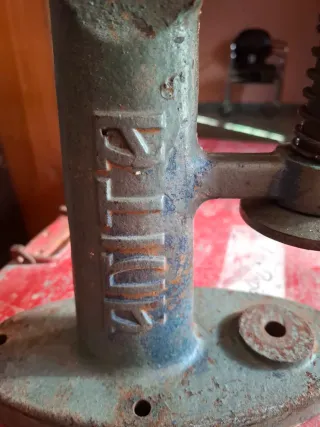 Remachadora industrial antigua