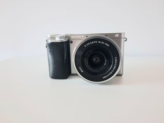 Cámara Sony A6000 Gris + Objetivo 16-50mm