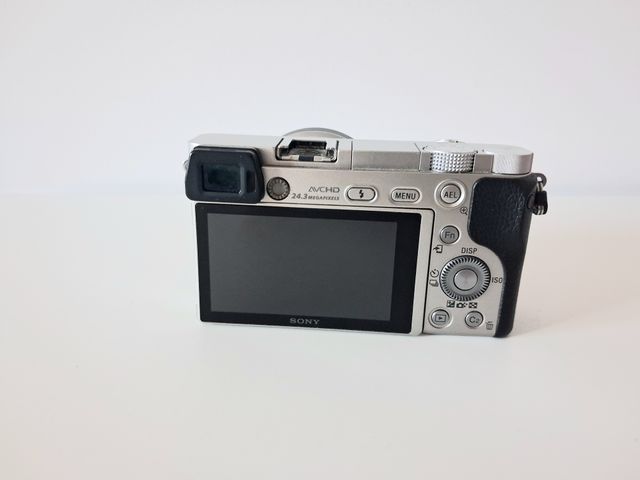 Cámara Sony A6000 Gris + Objetivo 16-50mm