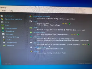 Ordenador Gaming Negro con Ventilador Rojo