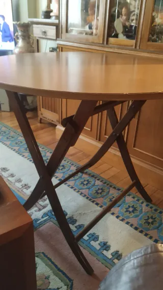 Mesa redonda plegable de madera