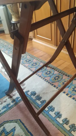 Mesa redonda plegable de madera