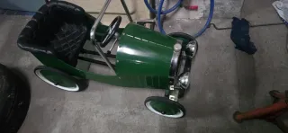 Coche a pedales clásico verde 1939