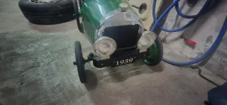 Coche a pedales clásico verde 1939