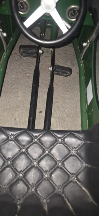 Coche a pedales clásico verde 1939