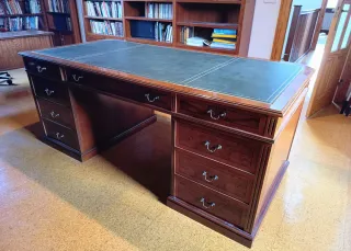 Scrivania in legno massello e pelle