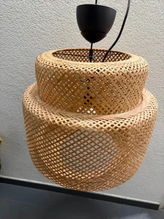 Lámpara de bambú y metal