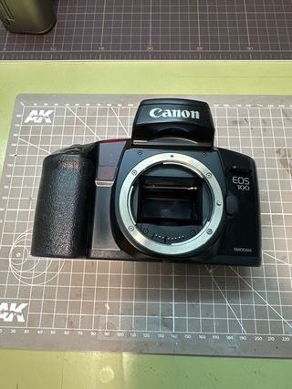 Cámara analógica Canon EOS 100