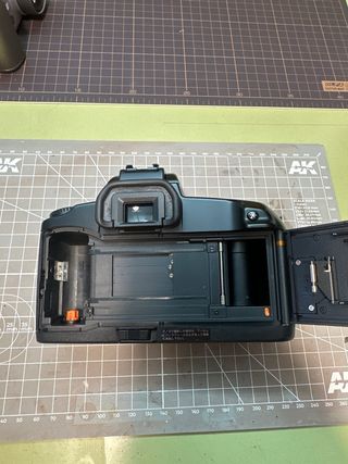 Cámara analógica Canon EOS 100