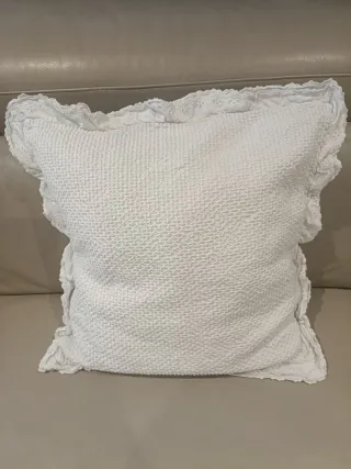 Cojín Zara Kids blanco (funda más cojín)